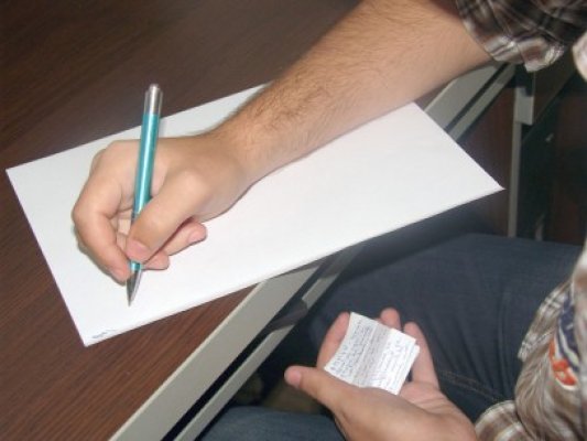Alţi 6 elevi, eliminaţi pentru fraudă la Bacalaureat